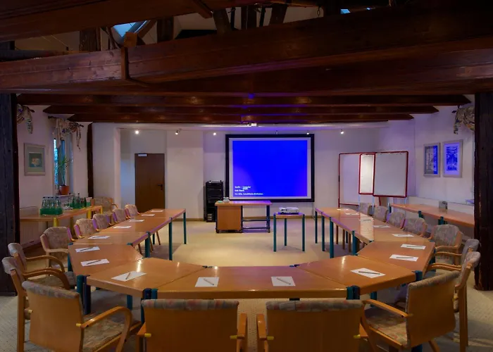 Adler Golf-& Tagungshotel Отель Harth-Poellnitz