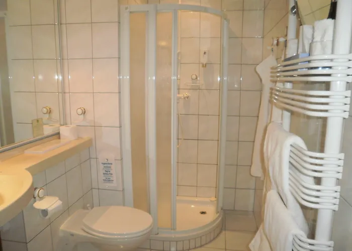 Отель Adler Golf-& Tagungshotel Harth-Poellnitz