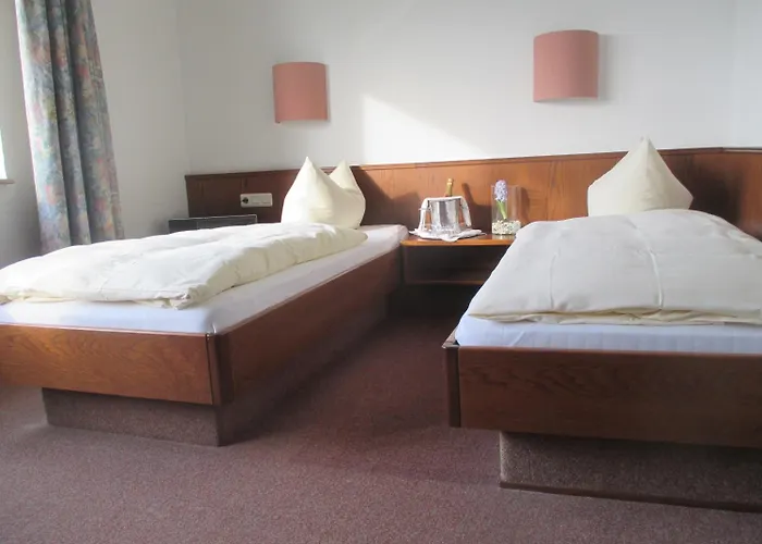 Adler Golf-& Tagungshotel Отель Harth-Poellnitz