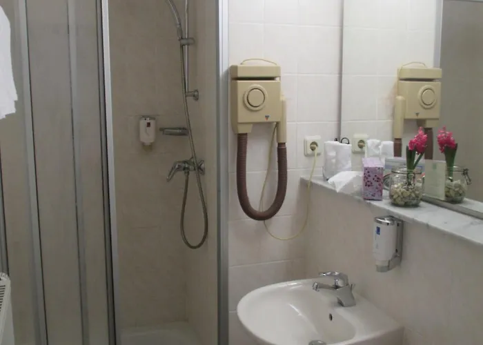 Отель Adler Golf-& Tagungshotel Harth-Poellnitz